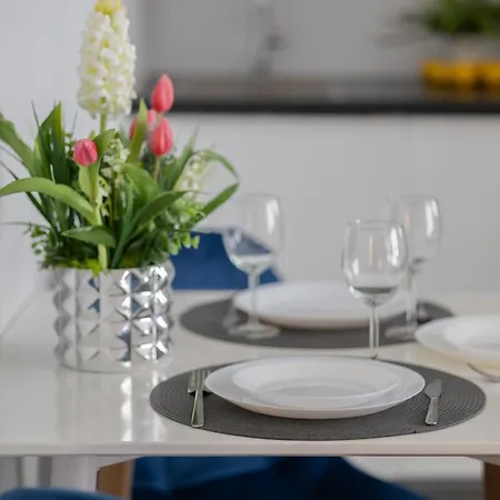Elegant Next To Westfield Arkadia In By Renters * Warschau